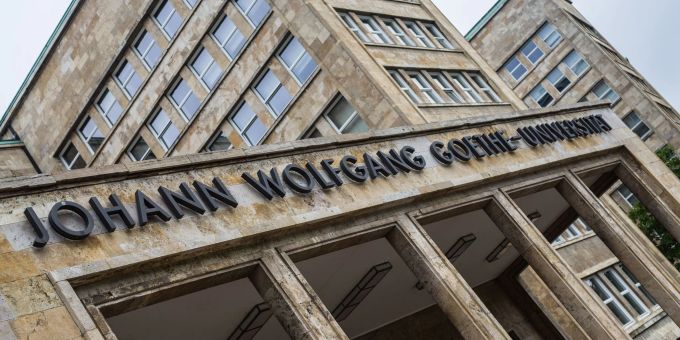 Der Goethe-Universität ist bei der Übermittlung von Nachrückerplätze an die Stiftung für Hochschulzulassung ein Fehler unterlaufen. 282 Zusagen wurden daher widerrufen. Die betroffenen Bewerber können nun trotzdem ins Studium starten. Der Goethe-Universität ist bei der Übermittlung von Nachrückerplätze an die Stiftung für Hochschulzulassung ein Fehler unterlaufen. 282 Zusagen wurden daher widerrufen. Die betroffenen Bewerber können nun trotzdem ins Studium starten.