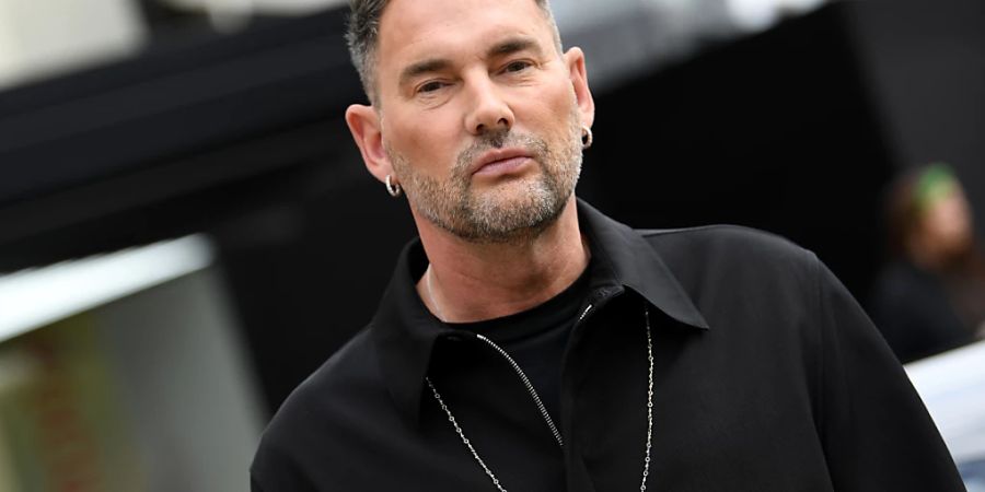 Modedesigner Michael Michalsky sieht in warmen Pullis einen neuen Modetrend für den kommenden Winter: «Also ich glaube, warme Pullis werden dieses Jahr ein Mode-Hit im Wohnzimmer.» Früher habe man diese auf der Strasse getragen. (Archivbild)