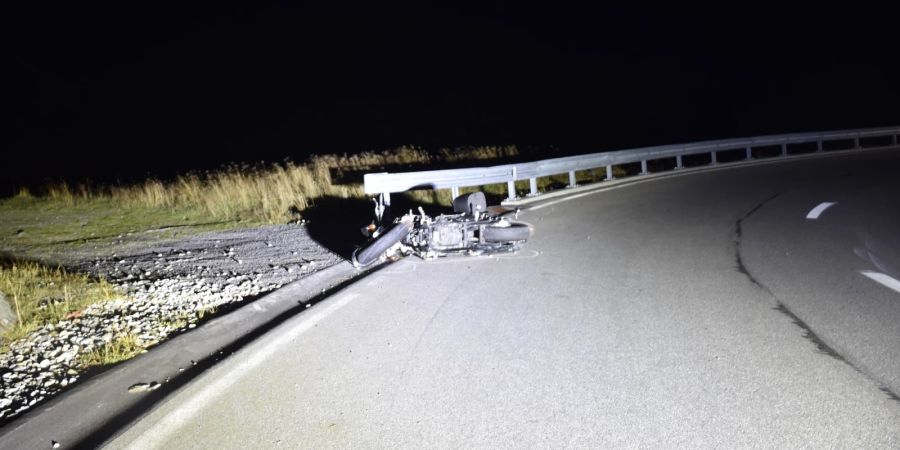 Medel: Motorradlenker bei Selbstunfall verletzt