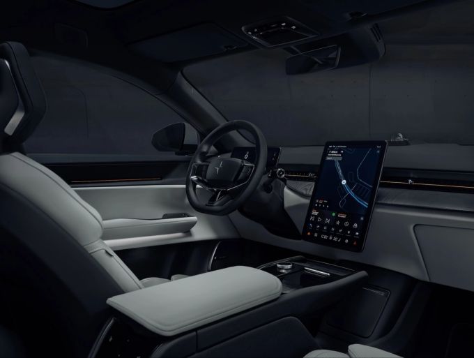Das Innenleben ist cool, minimalistisch und trotzdem luxuriös. In Sachen Infotainment-Technik ist der Polestar auf dem neusten Stand 2023 Polestar 3