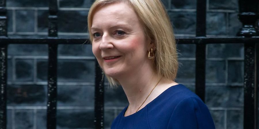 Liz Truss, Premierministerin von Grossbritannien, verlässt 10 Downing Street. Foto: Tayfun Salci/ZUMA Press Wire/dpa