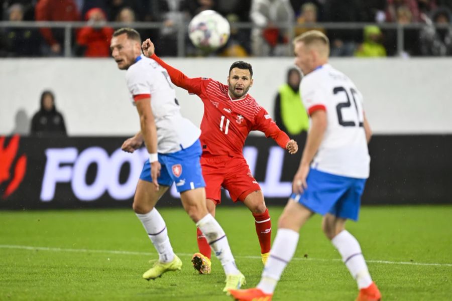 Renato Steffen hat in der Nachspielzeit den dritten Treffer auf dem Fuss.