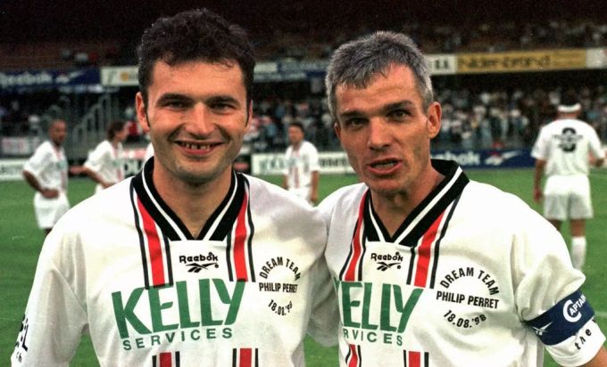 Philippe Perret (r.) bei seinem Abschiedsspiel für Xamax mit Stéphane Chapuisat. Xamax Perret