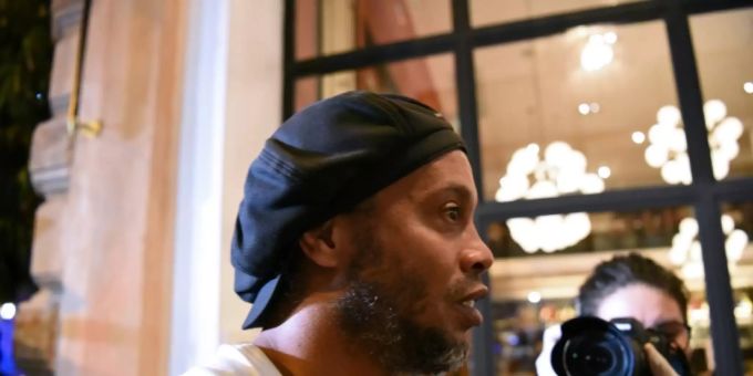 Ronaldinho bei seiner Ankunft im Hotel in Asunción Ronaldinho bei seiner Ankunft im Hotel in Asunción