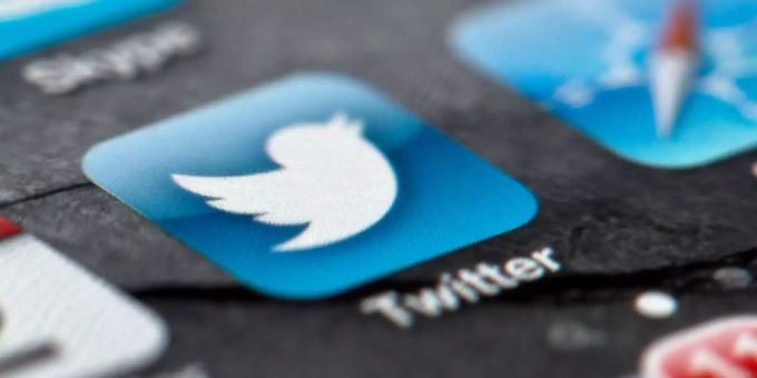 Twitter stellt einem Trump-Tweet ein schlechtes Zeugnis aus. Foto: Soeren Stache/dpa Twitter stellt einem Trump-Tweet ein schlechtes Zeugnis aus. Foto: Soeren Stache/dpa