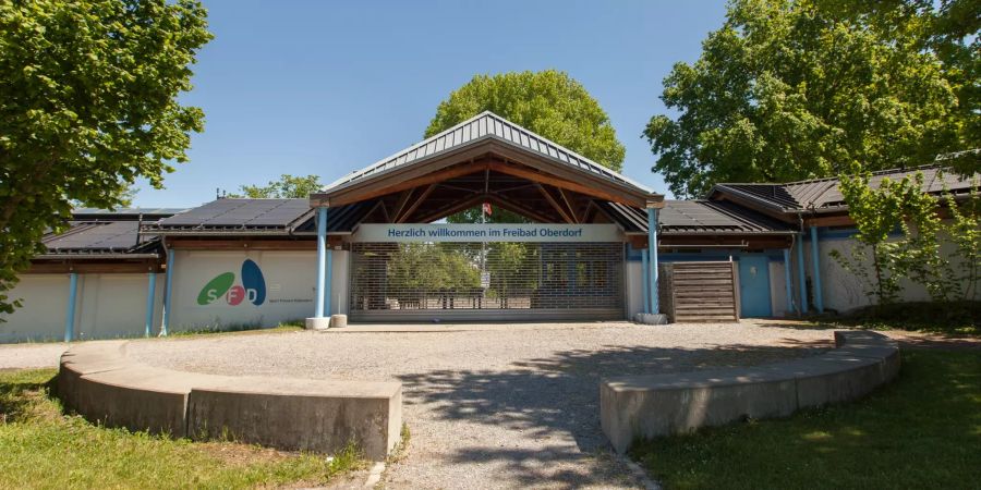 Geschlossenes Freibad Oberdorf in Dübendorf.