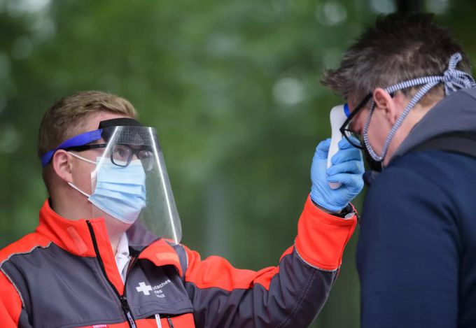 In Kombination mit einer Schutzmaske durchaus geeignet. plastikvisier