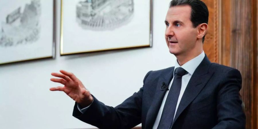 ARCHIV - Die von der syrisch-arabischen Nachrichtenagentur SANA zur Verfügung gestellte Aufnahme zeigt Baschar al-Assad, Präsident von Syrien, während eines Interviews. Foto:
