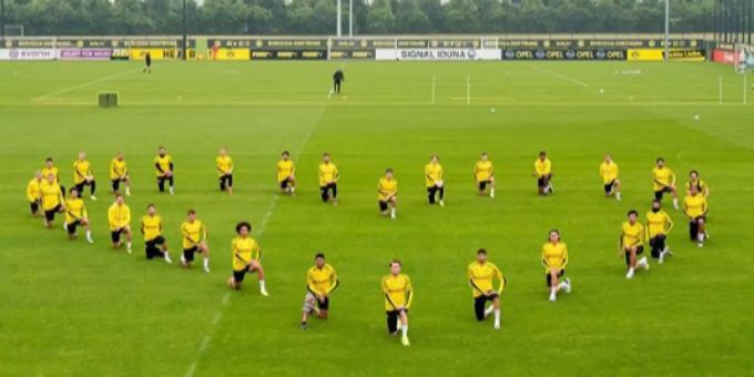 Gegen Rassismus - Manuel Akanjis BVB schliesst sich Protestaktionen an