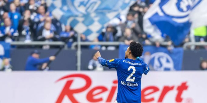 Wie lange es dauern wird, bis Schalke (wie hier gegen Hoffenheim) wieder vor Zuschauern spielen kann, ist ungewiss. Schalke