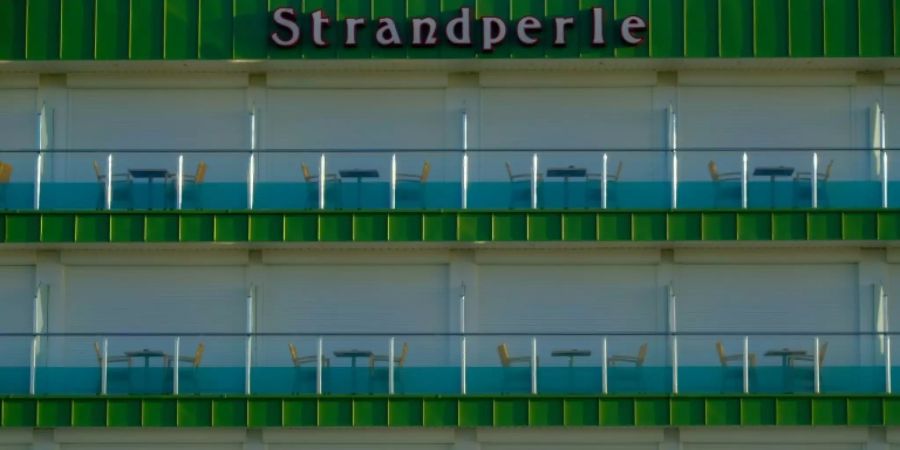 Leere Balkone des Hotels «Strandperle» in Cuxhaven