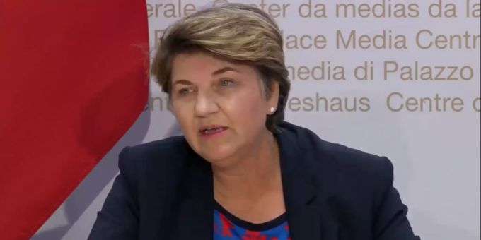 Bundesrätin Viola Amherd erklärt die Lockerungen im Sport. Auch bezüglich der Super League. Super League Amherd