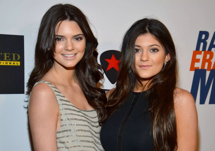 Kylie mit Schwester Kendall Jenner (l.). Zwei ganz natürliche Mädchen.