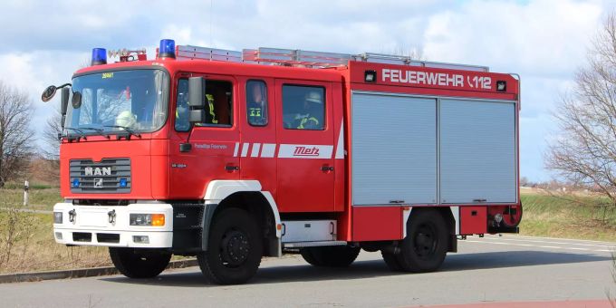 Die Feuerwehr musste am Donnerstag in Vienenburg (D) einen Flächenbrand löschen. (Symbolbild) Flächenbrand
