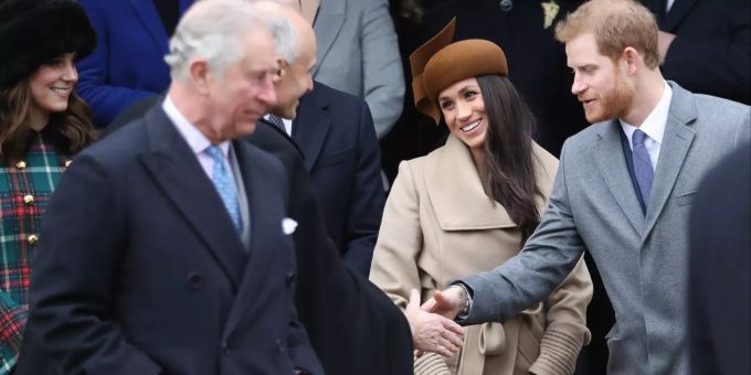 Prinz Charles unterstützt die Sussex' finanziell. Harry Meghan