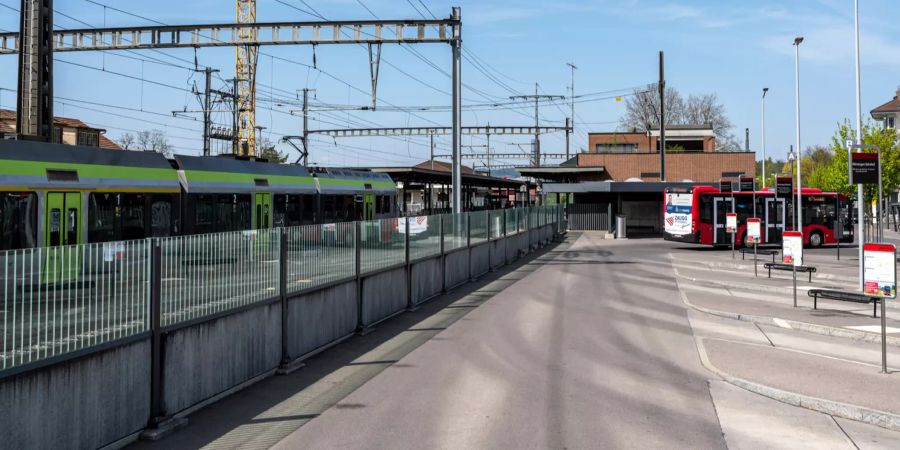 Banhof Münsingen mit Busterminal.