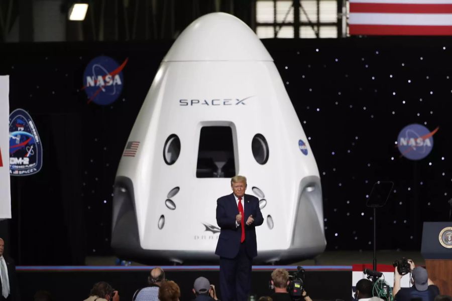 Donald Trump SpaceX Dragon