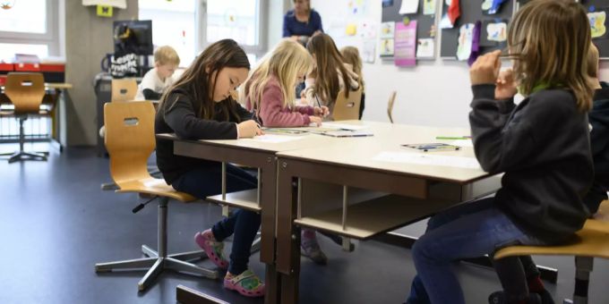 Im Kanton Bern verfügt jede zehnte Lehrperson nicht über die entsprechende Ausbildung. Bern Lehrer