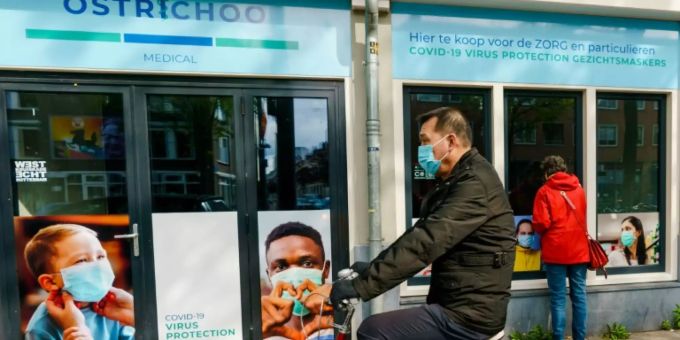 Ein Laden für Atemschutzmasken gegen das Coronavirus in Rotterdam. rotterdam