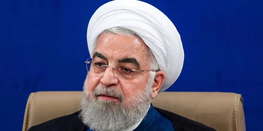 HANDOUT - Hassan Ruhani, Präsident des Iran, leitet eine Kabinettssitzung. Foto: -/Iranian Presidency/dpa - ATTENTION: editorial use only and only if the credit mentioned above is referenced in full