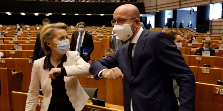 Kommissionspräsidentin von der Leyen und Ratspräsident Michel