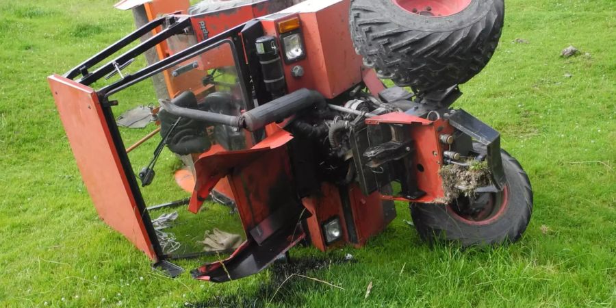 Mann bei Unfall mit Traktor erheblich verletzt