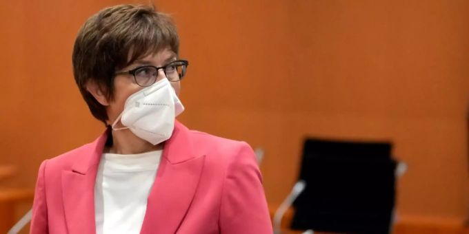 Ministerin Kramp-Karrenbauer Ministerin Kramp-Karrenbauer
