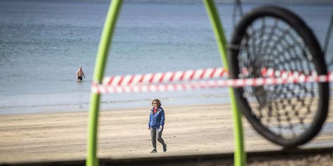 Ein abgesperrter Spielplatz in Auckland. Foto: Michael Craig/New Zealand Herald via AP/dpa - ACHTUNG: Nur zur redaktionellen Verwendung und nur mit vollständiger Nennung des vorstehenden Credits. Nur zur Verwendung bis 14 Tage nach Sendedatum. Ein abgesperrter Spielplatz in Auckland. Foto: Michael Craig/New Zealand Herald via AP/dpa - ACHTUNG: Nur zur redaktionellen Verwendung und nur mit vollständiger Nennung des vorstehenden Credits. Nur zur Verwendung bis 14 Tage nach Sendedatum.