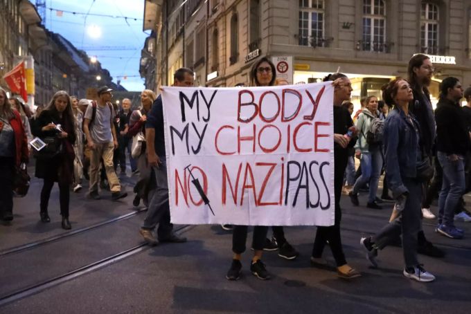 Coronavirus Demonstration Zertifikat Nazi