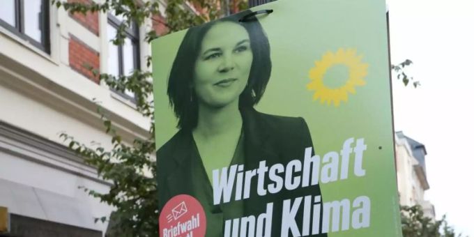 Kommt bei den Kindern und Jugendlichen gut an: Grünen-Kanzlerkandidatin Annalena Baerbock. Foto: Bodo Schackow/dpa Kommt bei den Kindern und Jugendlichen gut an: Grünen-Kanzlerkandidatin Annalena Baerbock. Foto: Bodo Schackow/dpa