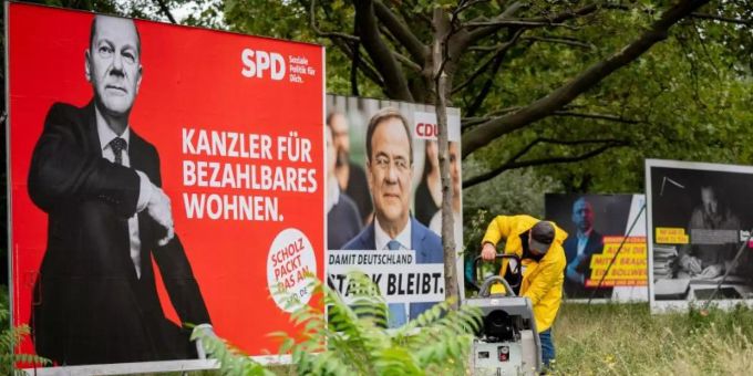 Plakate für die Bundestagswahl in Berlin. Bundestagswahl