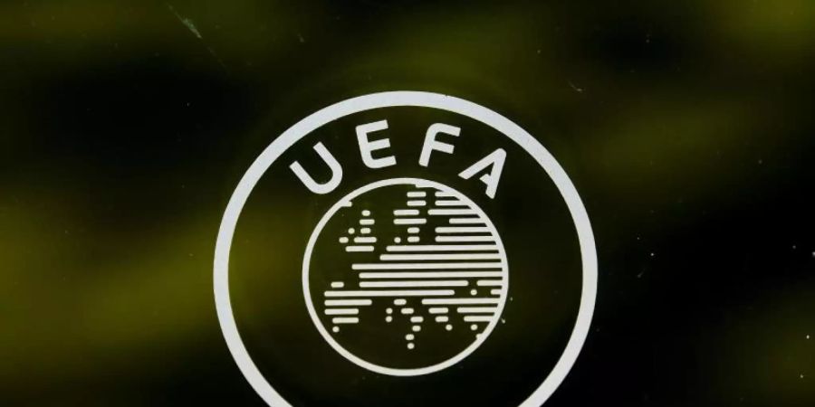 Die UEFA denkt einem Bericht zufolge über eine Reform des Financial Fair Play nach. Foto: Jean-Christophe Bott/KEYSTONE/dpa