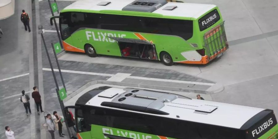 Wegen des Bahnstreiks verzeichnet der Fernbus-Anbieter Flixbus im Vergleich zur Vorwoche eine um etwa 70 Prozent höhere Nachfrage. Foto: Lukas Görlach/dpa