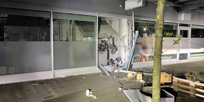 Unbekannte haben in Hüntwangen ZH einen Geldautomaten gesprengt. hüntwangen zh