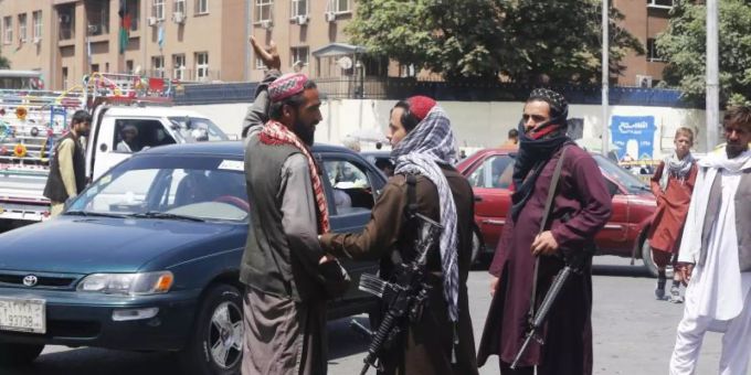 Taliban zeigen in Kabul Präsenz auf den Strassen. Foto: -/kyodo/dpa Taliban zeigen in Kabul Präsenz auf den Strassen. Foto: -/kyodo/dpa