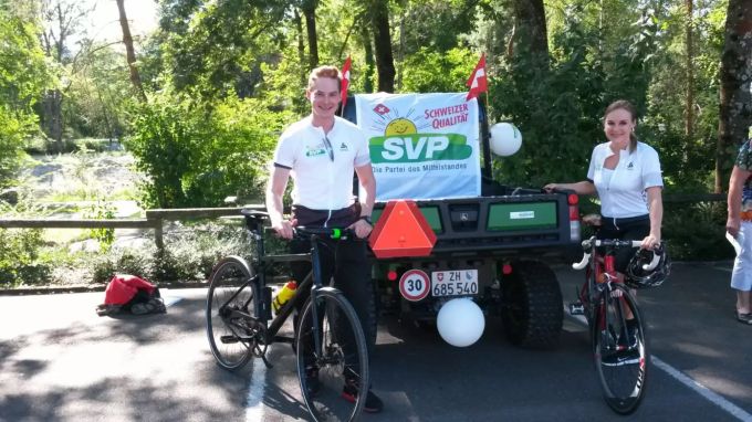 Velofahren für einen guten Zweck am Gentlemen-Grandprix. Anita Borer Uster