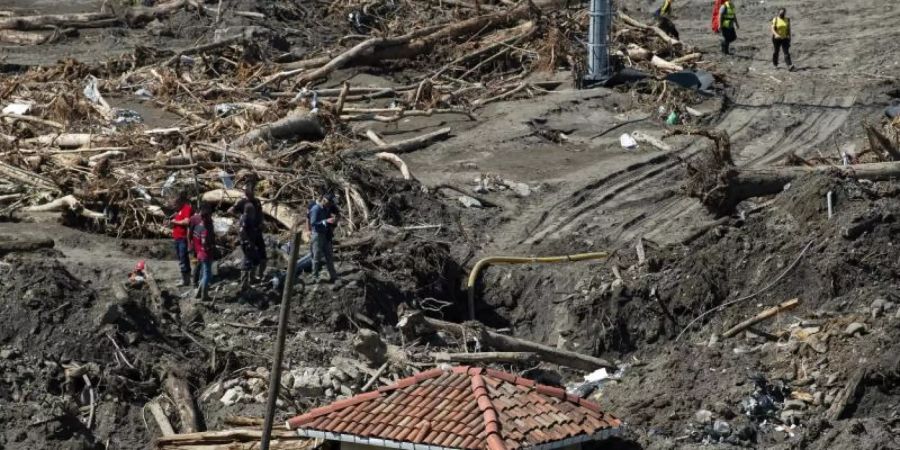 Verheerende Zerstörungen: Rettungskräfte in Bozkurt (Provinz Kastamonu). Foto: -/AP/dpa