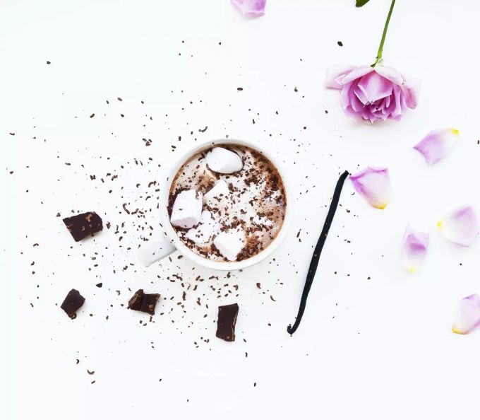 Mit Vanillezucker kann das Aroma von Vanille ersetzt werden. Vanilledessert