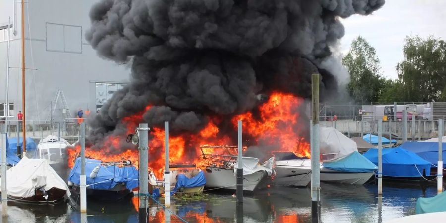 Boote brennen