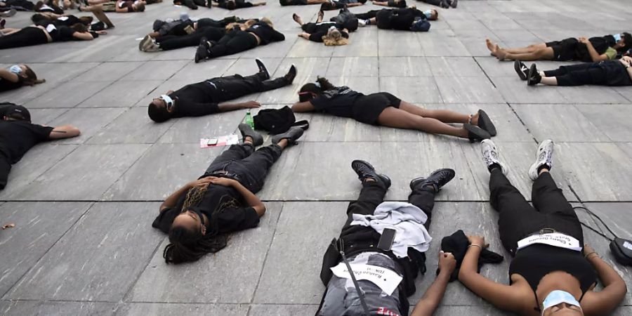 Eine Protestaktion von Black Lives Matter-Aktivistinnen und -Aktivisten im Juli 2020 in Bern.