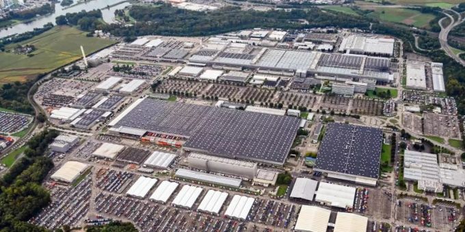 Auch bei der Daimler AG in Wörth wird auf Halde produziert. chipkrise daimler