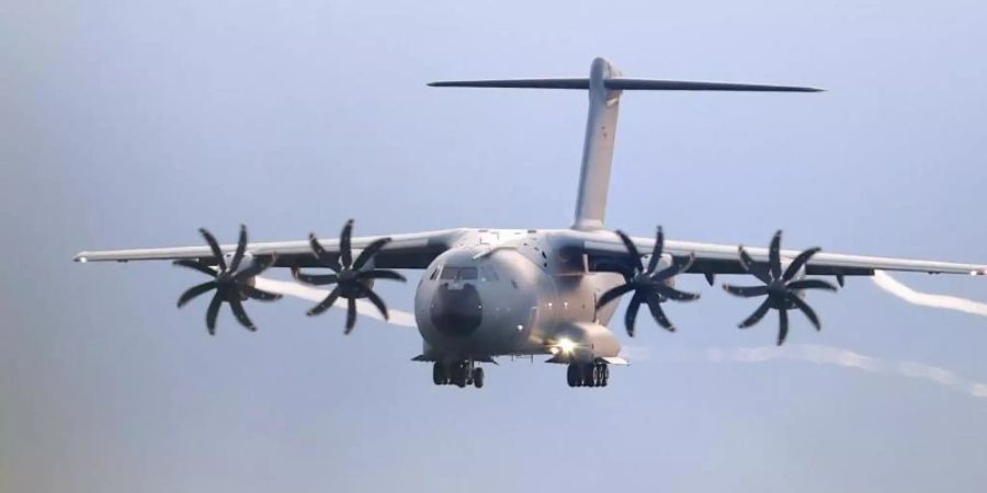 Das Transportflugzeug A400M der Bundeswehr. Mit diesen Maschinen wurden Menschen aus Kabul evakuiert. Foto: Friso Gentsch/dpa