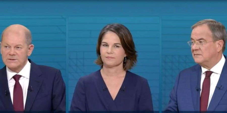 Olaf Scholz (l-r), Annalena Baerbock und Armin Laschet (CDU) beim zweiten TV-Triell. Foto: WDR/dpa