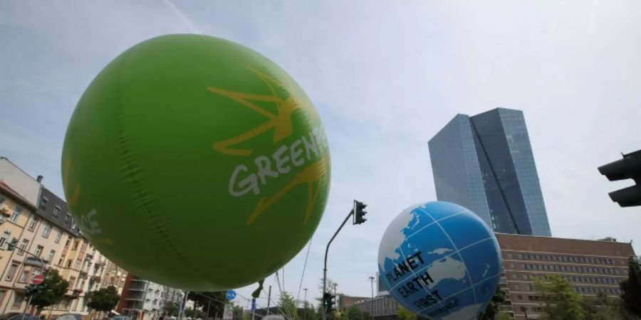 Demonstration vor der EZB im August