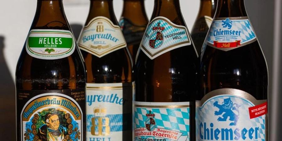 Schmeckt deutschlandweit gut: verschiedene Helle Biere aus Bayern. Foto: Fernando Gutierrez-Juarez/dpa-Zentralbild/dpa