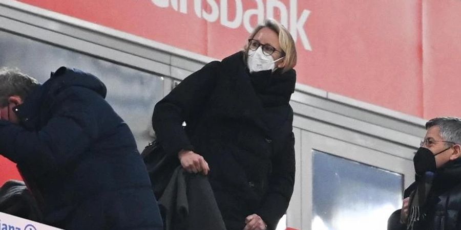 Wünscht sich ein rasches Ende der Geisterspiele: DFL-Geschäftsführerin Donata Hopfen (M). Foto: Sven Hoppe/dpa