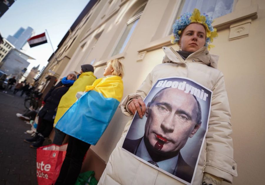 In vielen Ländern gehen Leute gegen Wladimir Putins Angriffskrieg auf die Strassen. (Bild aus Köln)