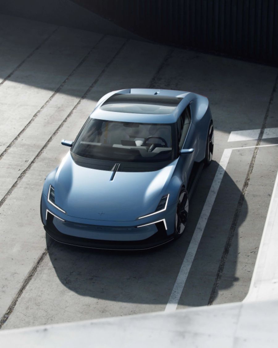 Das Verdeckt verwandelt den elektrischen Roadster in ein Sportcoupé.