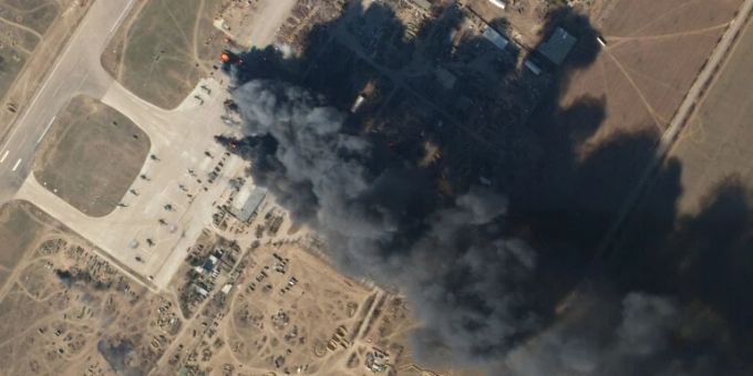 Feuer auf einem von Russland besetzten Stützpunkt in Cherson Feuer auf einem von Russland besetzten Stützpunkt in Cherson