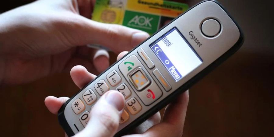 Auch bei den aktuell wegen der Corona-Pandemie möglichen telefonischen Krankenschreibungen ist aus Sicht der Krankenkassen eingehende ärztliche Beratung wichtig. Foto: Karl-Josef Hildenbrand/dpa